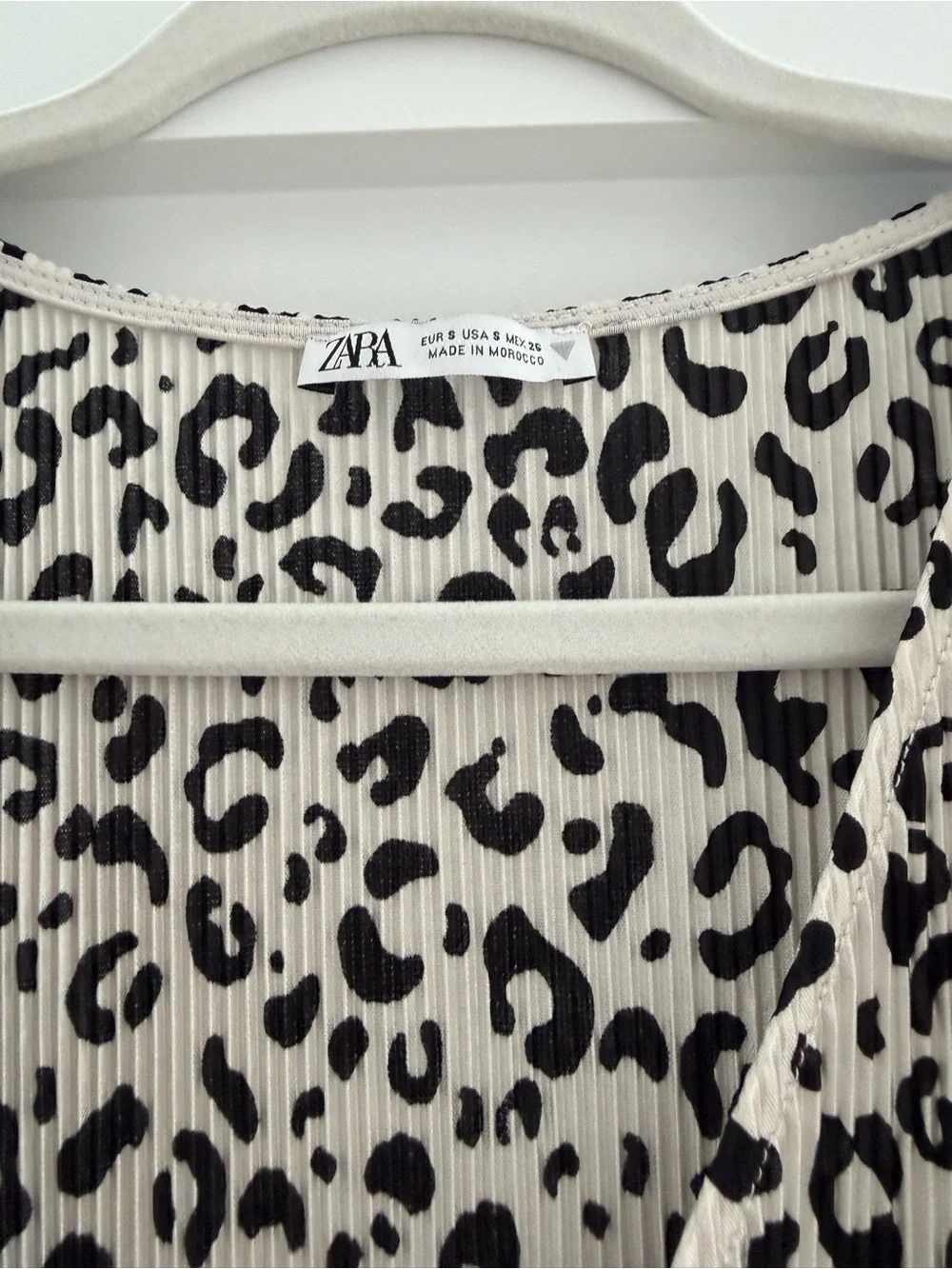 Zara White and Black Leopard Print Cinched Waist Blouse